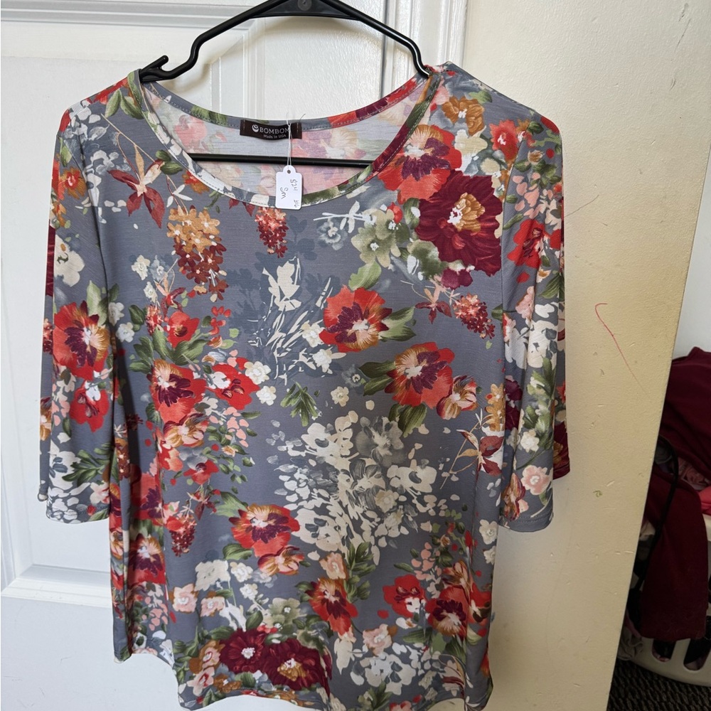 Cato Floral Blouse - Gray and Red